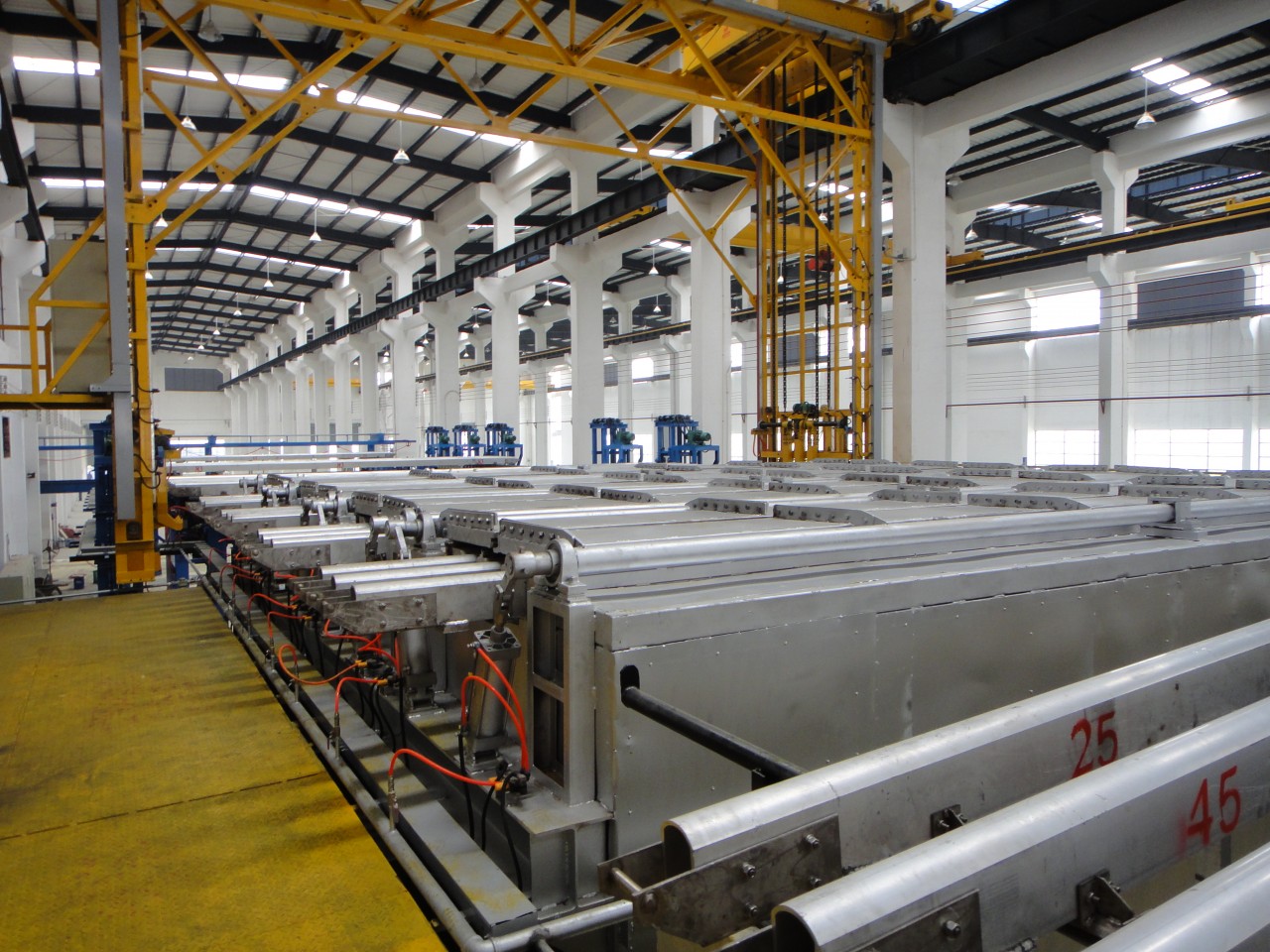 2013年投產的氧化電泳生產線